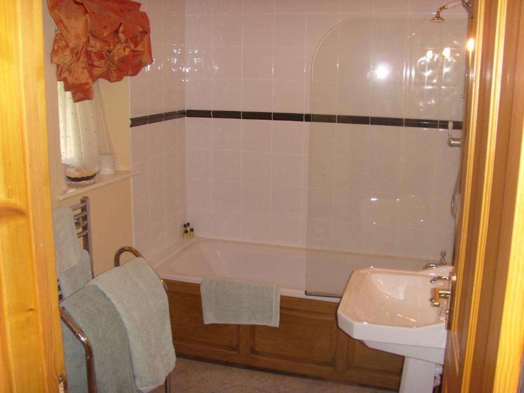 The Three Lions Hotel Fordingbridge Room photo
