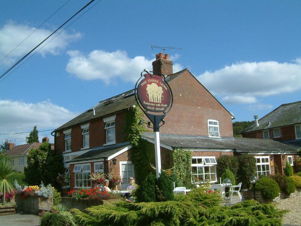 The Three Lions Hotel Fordingbridge Exterior photo